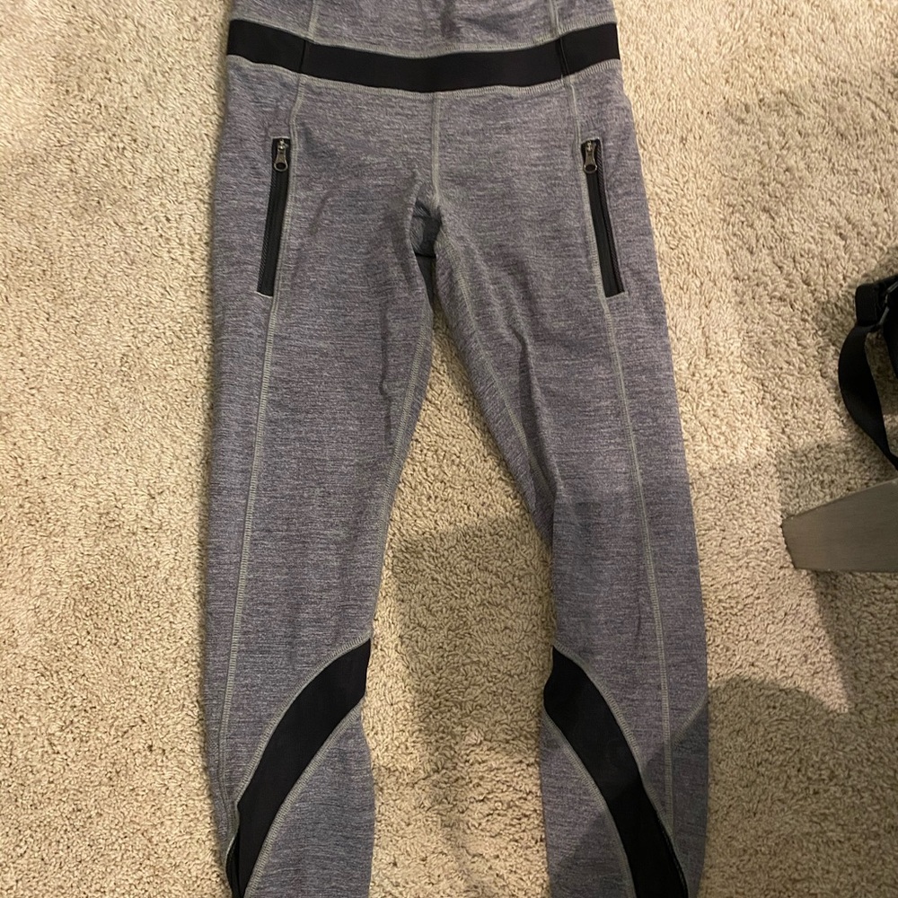 grey/black cropped lululemon leggings!